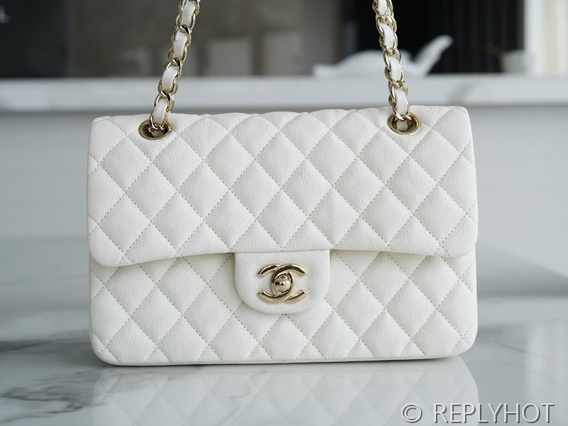 [하이엔드급] 샤넬 클래식 스몰 카프스킨 골드메탈 화이트 [매장가 1475만원대]