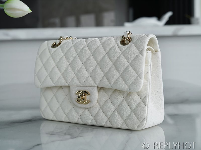 [하이엔드급] 샤넬 클래식 스몰 카프스킨 골드메탈 화이트 [매장가 1475만원대]