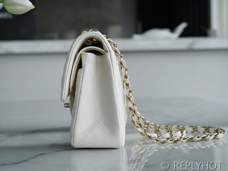 [하이엔드급] 샤넬 클래식 스몰 카프스킨 골드메탈 화이트 [매장가 1475만원대]