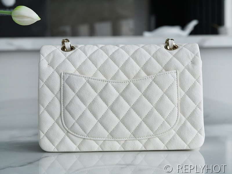 [하이엔드급] 샤넬 클래식 스몰 카프스킨 골드메탈 화이트 [매장가 1475만원대]