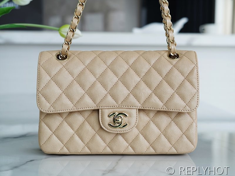 [하이엔드급] 샤넬 클래식 스몰 카프스킨 골드메탈 베이지 [매장가 1475만원대]
