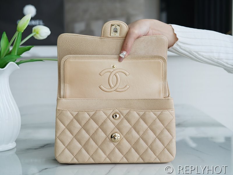 [하이엔드급] 샤넬 클래식 스몰 카프스킨 골드메탈 베이지 [매장가 1475만원대]