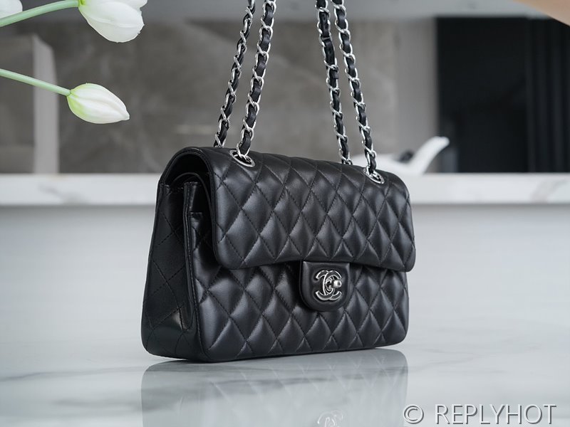 [하이엔드급] 샤넬 클래식 스몰 램스킨 실버메탈 블랙 [매장가 1475만원대]
