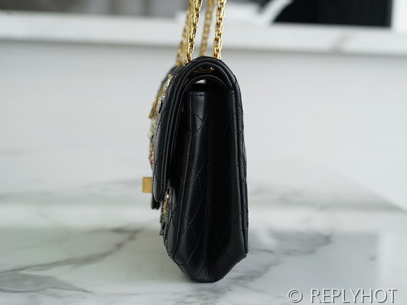 [하이엔드급] 샤넬 2.55 미디엄 플랩백 참 장식 골드메탈 블랙 [매장가 1600만원대]
