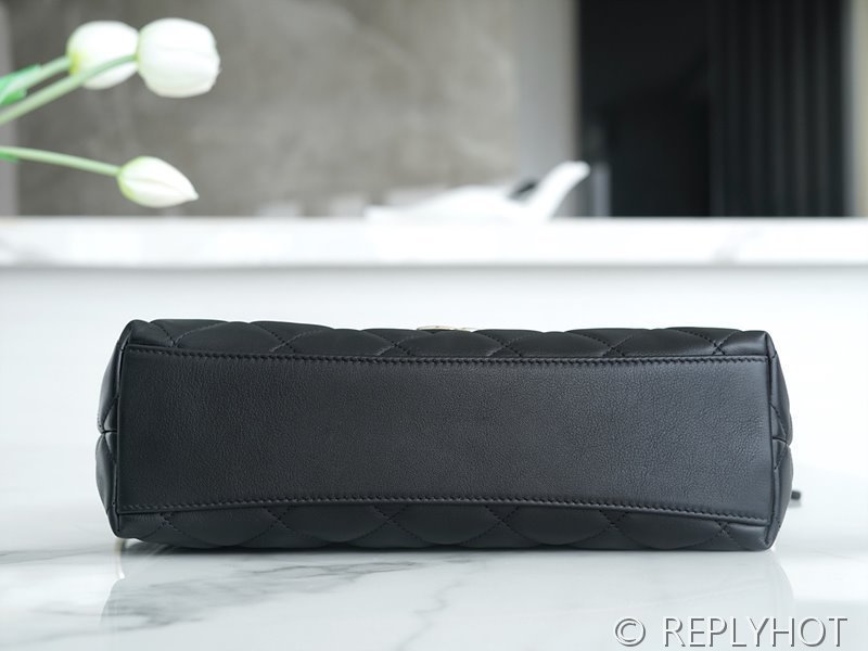 [하이엔드급] 샤넬 맥시 호보백 카프스킨 골드메탈 블랙 [매장가 904만원대]