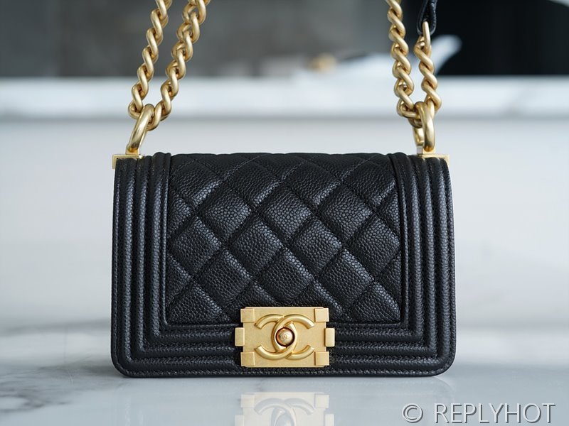 [하이엔드급] 샤넬 미니 보이백 카프스킨 골드메탈 블랙 [매장가 800만원대]