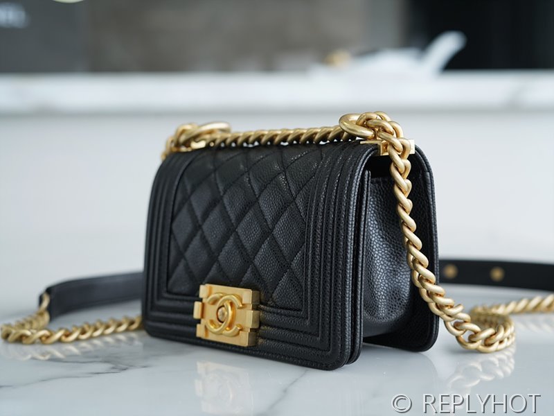 [하이엔드급] 샤넬 미니 보이백 카프스킨 골드메탈 블랙 [매장가 800만원대]