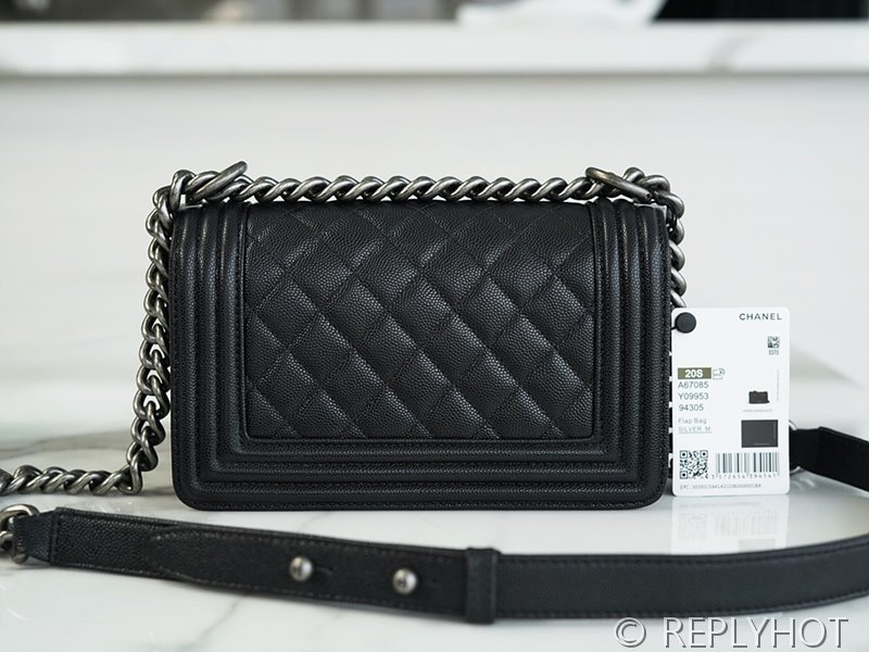 [하이엔드급] 샤넬 스몰 보이백 카프스킨 실버메탈 블랙 [매장가 900만원대]