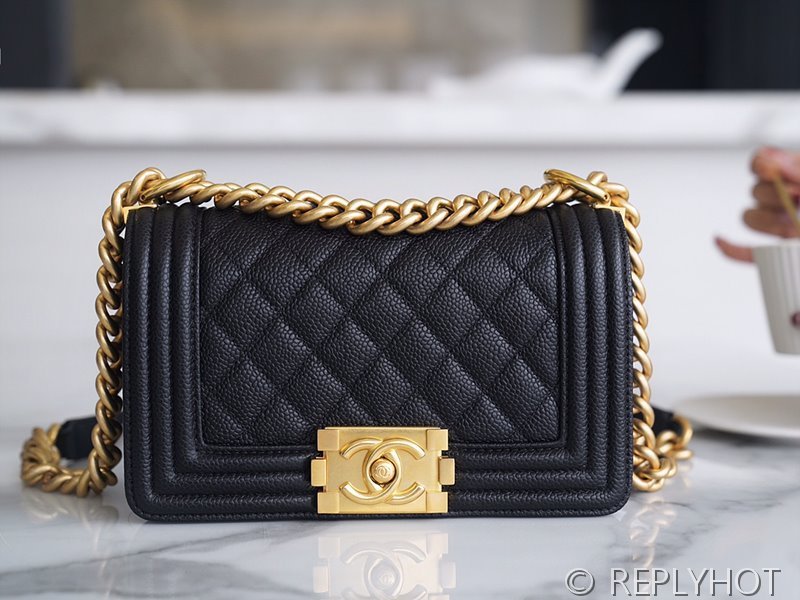 [하이엔드급] 샤넬 스몰 보이백 카프스킨 골드메탈 블랙 [매장가 900만원대]