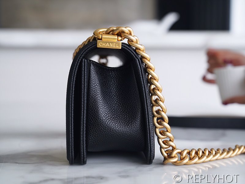 [하이엔드급] 샤넬 스몰 보이백 카프스킨 골드메탈 블랙 [매장가 900만원대]