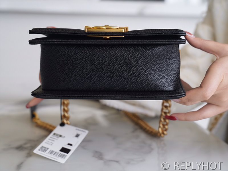 [하이엔드급] 샤넬 스몰 보이백 카프스킨 골드메탈 블랙 [매장가 900만원대]