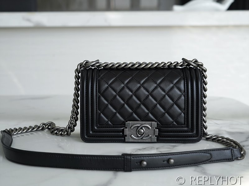 [하이엔드급] 샤넬 스몰 보이백 램스킨 실버메탈 블랙 [매장가 900만원대]