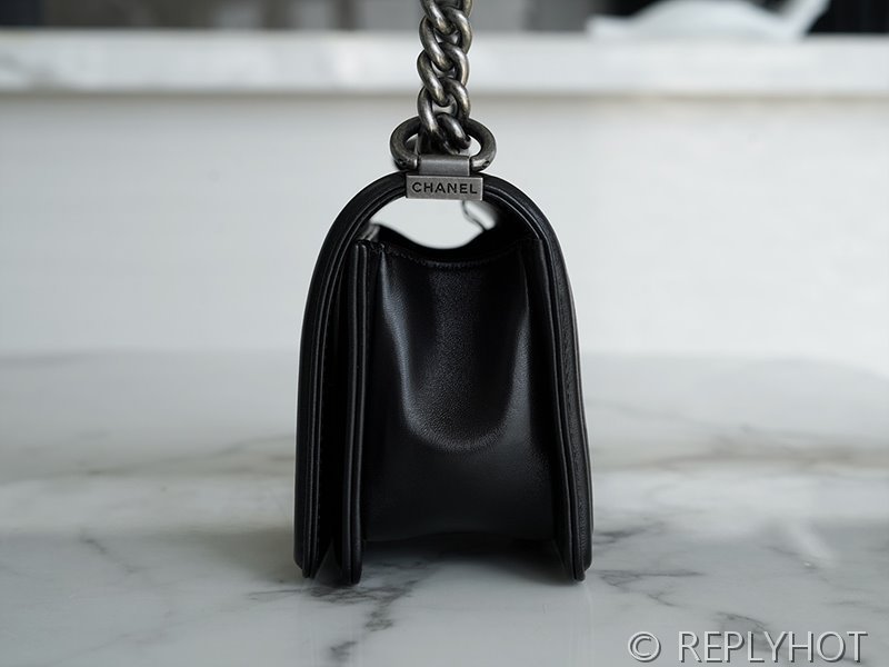 [하이엔드급] 샤넬 스몰 보이백 램스킨 실버메탈 블랙 [매장가 900만원대]