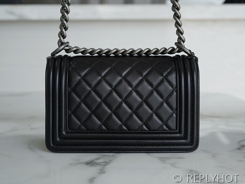 [하이엔드급] 샤넬 스몰 보이백 램스킨 실버메탈 블랙 [매장가 900만원대]