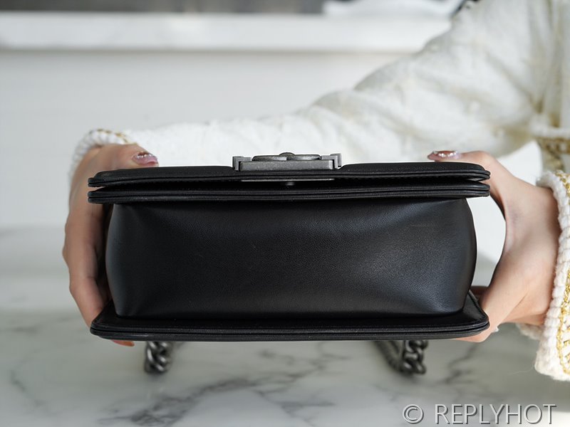 [하이엔드급] 샤넬 스몰 보이백 램스킨 실버메탈 블랙 [매장가 900만원대]