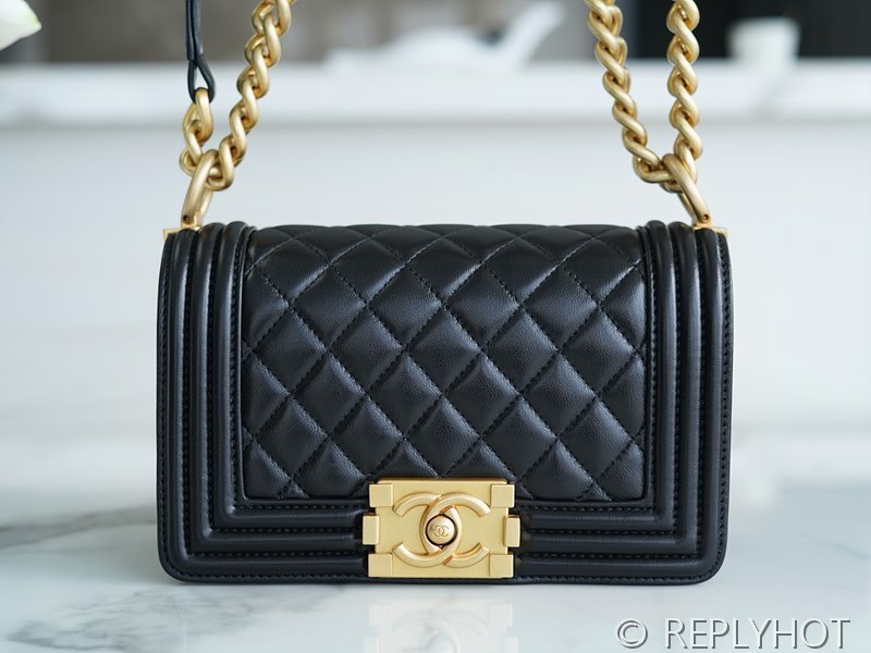 [하이엔드급] 샤넬 스몰 보이백 램스킨 골드메탈 블랙 [매장가 900만원대]