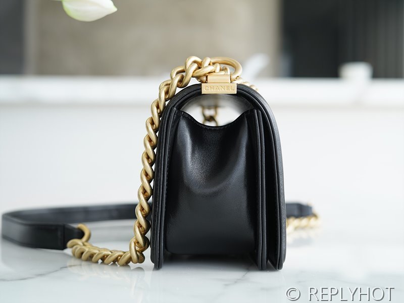 [하이엔드급] 샤넬 스몰 보이백 램스킨 골드메탈 블랙 [매장가 900만원대]
