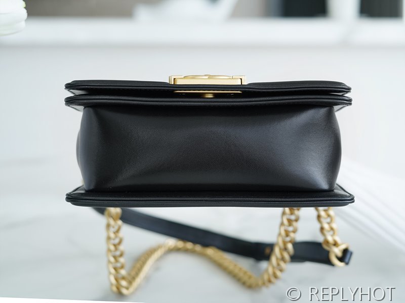 [하이엔드급] 샤넬 스몰 보이백 램스킨 골드메탈 블랙 [매장가 900만원대]