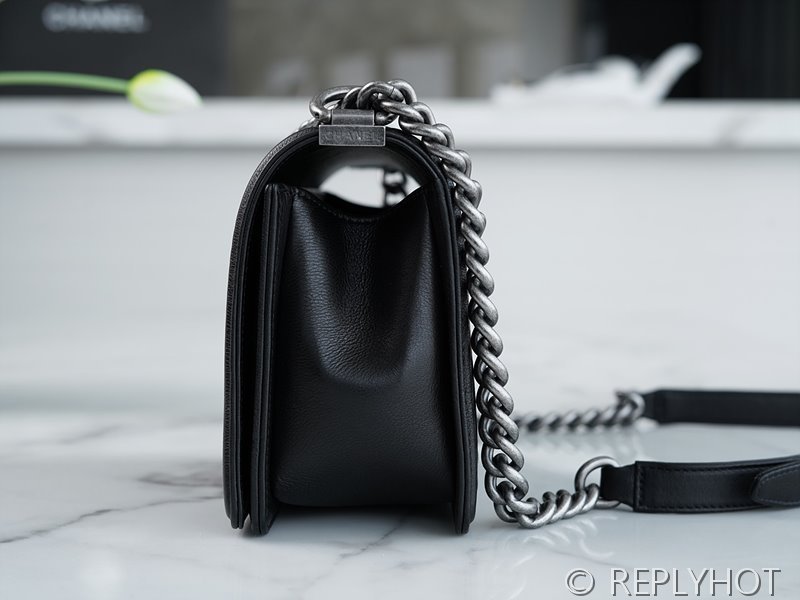 [하이엔드급] 샤넬 미디엄 보이백 캐비어 실버메탈 블랙 [매장가 1000만원대]