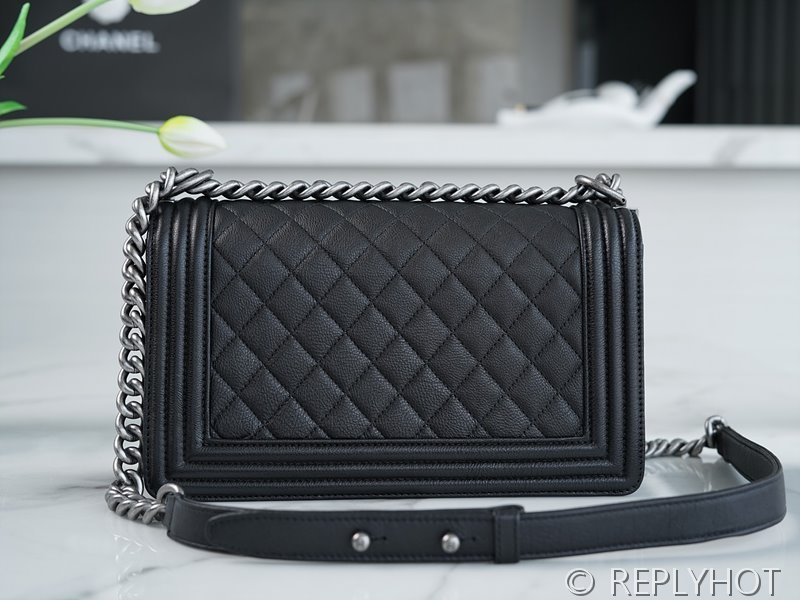 [하이엔드급] 샤넬 미디엄 보이백 캐비어 실버메탈 블랙 [매장가 1000만원대]