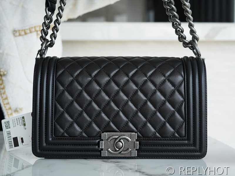 [하이엔드급] 샤넬 미디엄 보이백 램스킨 실버메탈 블랙 [매장가 1000만원대]