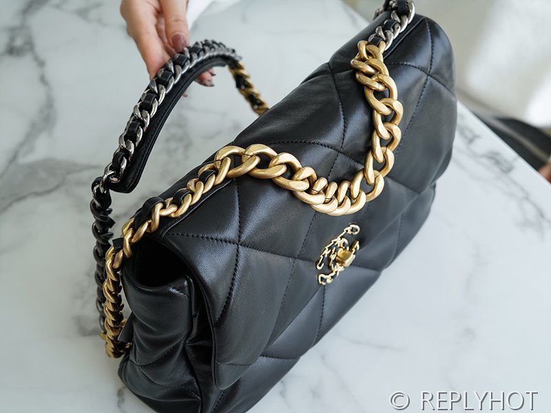 [하이엔드급] 샤넬 19 라지 핸드백 램스킨 실버&골드메탈 블랙 [매장가 1000만원대]