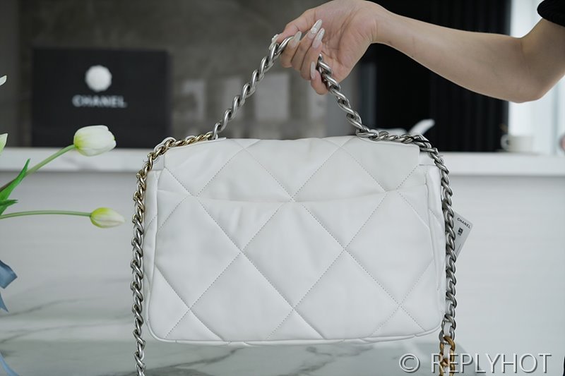 [하이엔드급] 샤넬 19 핸드백 램스킨 실버&골드메탈 화이트 [매장가 1000만원대]
