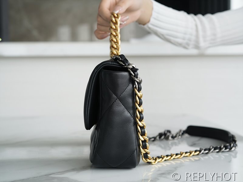 [하이엔드급] 샤넬 19 핸드백 램스킨 실버&골드메탈 블랙 [매장가 1000만원대]