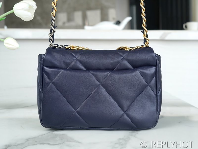 [하이엔드급] 샤넬 19 핸드백 램스킨 실버&골드메탈 네이비 [매장가 1000만원대]