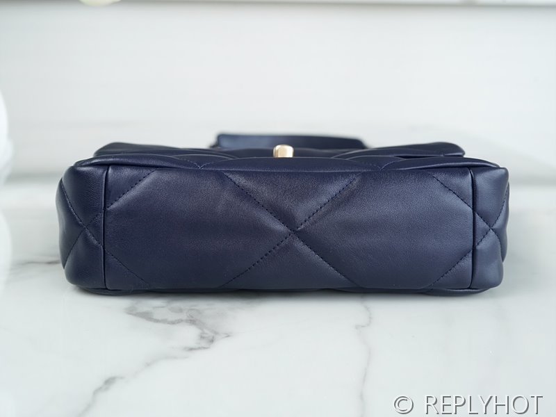 [하이엔드급] 샤넬 19 핸드백 램스킨 실버&골드메탈 네이비 [매장가 1000만원대]