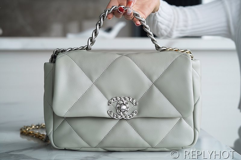 [하이엔드급] 샤넬 19 핸드백 램스킨 실버&골드메탈 그레이 [매장가 1000만원대]