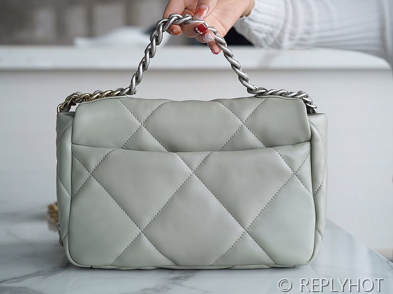 [하이엔드급] 샤넬 19 핸드백 램스킨 실버&골드메탈 그레이 [매장가 1000만원대]