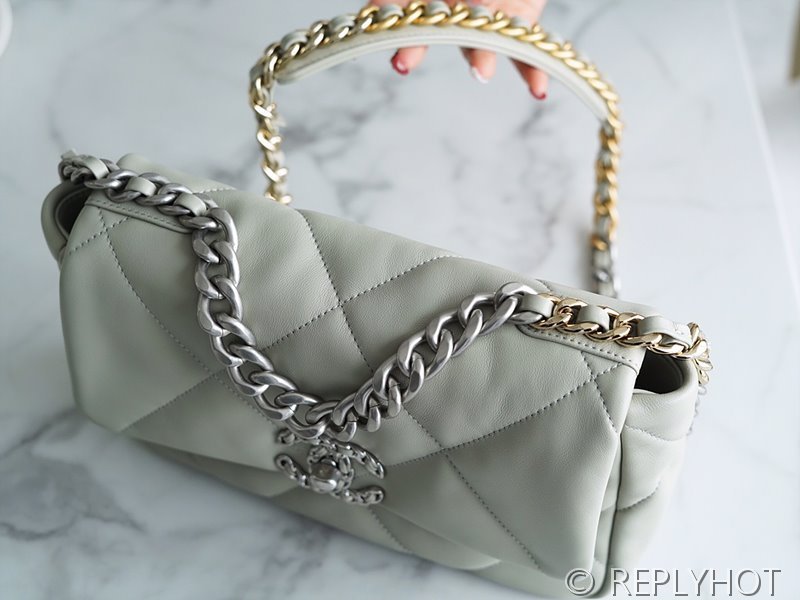 [하이엔드급] 샤넬 19 핸드백 램스킨 실버&골드메탈 그레이 [매장가 1000만원대]