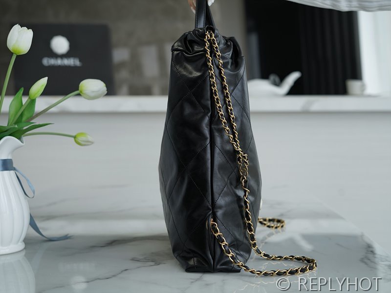 [하이엔드급] 샤넬 22 라지 백팩 카프스킨 화이트&골드메탈 블랙 [매장가 1000만원대]