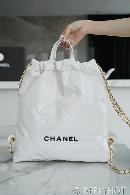 [하이엔드급] 샤넬 22 라지 백팩 카프스킨 블랙&골드메탈 화이트 [매장가 1000만원대]