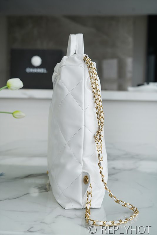 [하이엔드급] 샤넬 22 라지 백팩 카프스킨 블랙&골드메탈 화이트 [매장가 1000만원대]