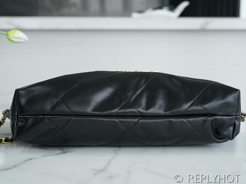 [하이엔드급] 샤넬 22 라지 백팩 카프스킨 골드메탈 블랙 [매장가 1000만원대]