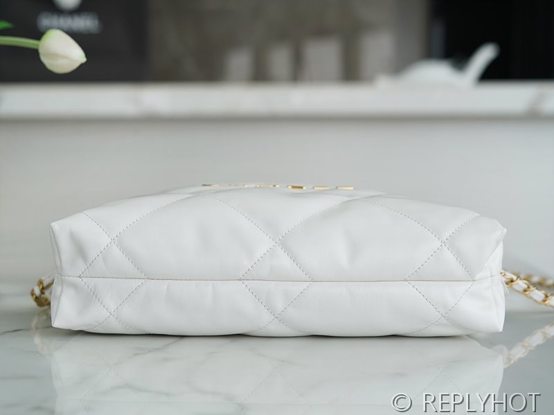 [하이엔드급] 샤넬 22 백팩 카프스킨 골드메탈 화이트 [매장가 800만원대]