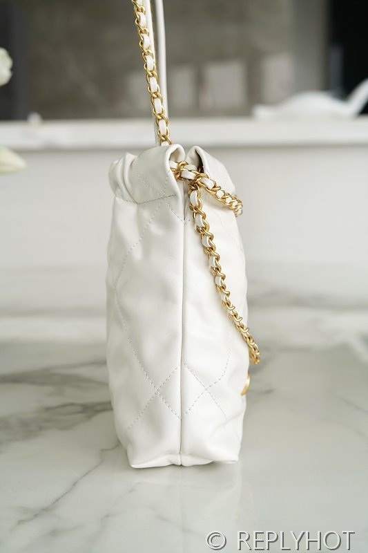 [하이엔드급] 샤넬 22 미니 핸드백 카프스킨 골드메탈 화이트 [매장가 900만원대]