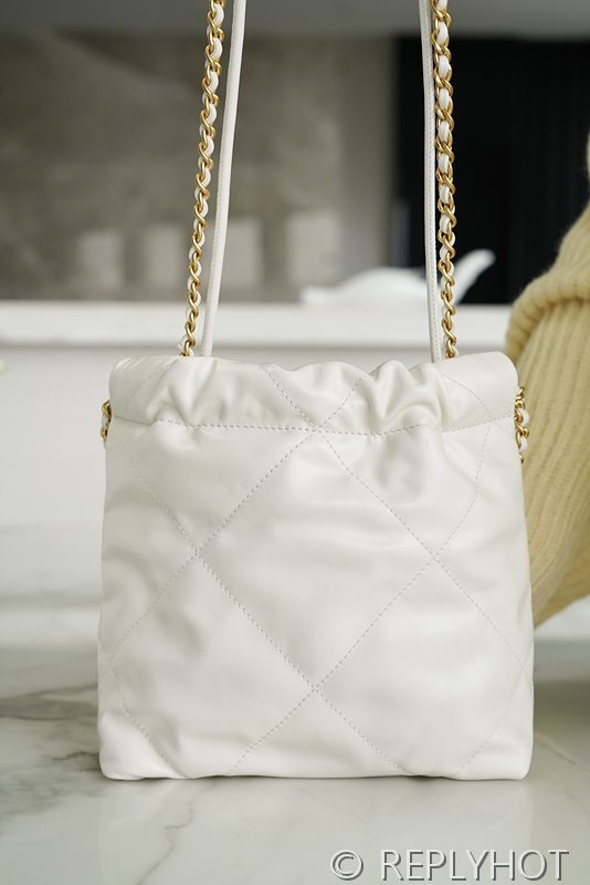 [하이엔드급] 샤넬 22 미니 핸드백 카프스킨 골드메탈 화이트 [매장가 900만원대]