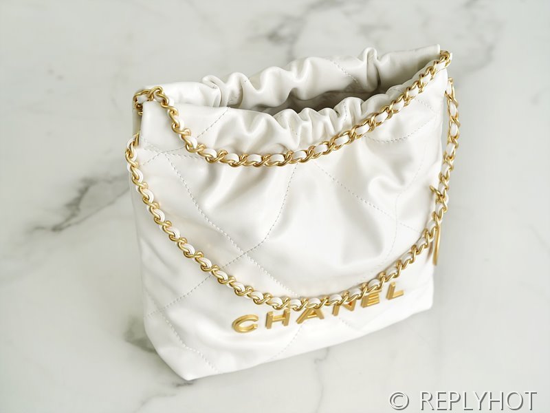 [하이엔드급] 샤넬 22 미니 핸드백 카프스킨 골드메탈 화이트 [매장가 900만원대]