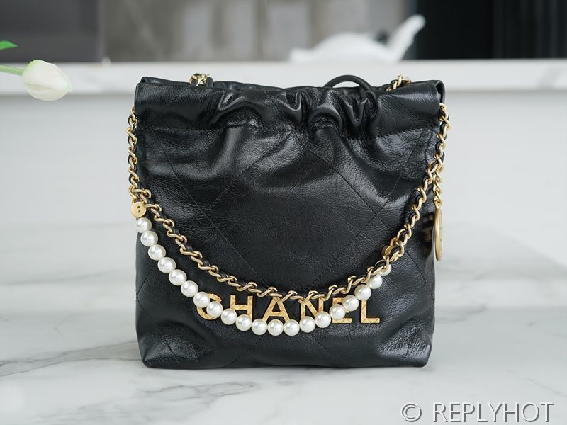 [하이엔드급] 샤넬 22 진주 미니 핸드백 카프스킨 크리스탈 펄 블랙 [매장가 900만원대]