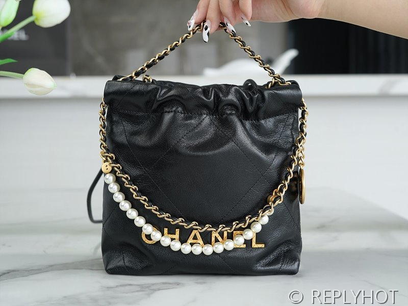[하이엔드급] 샤넬 22 진주 미니 핸드백 카프스킨 크리스탈 펄 블랙 [매장가 900만원대]