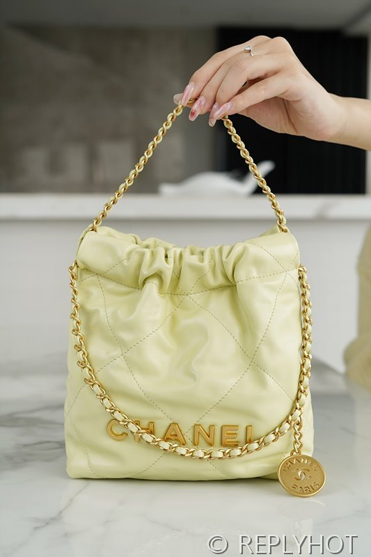 [하이엔드급] 샤넬 22 미니 핸드백 카프스킨 골드메탈 옐로우 [매장가 900만원대]