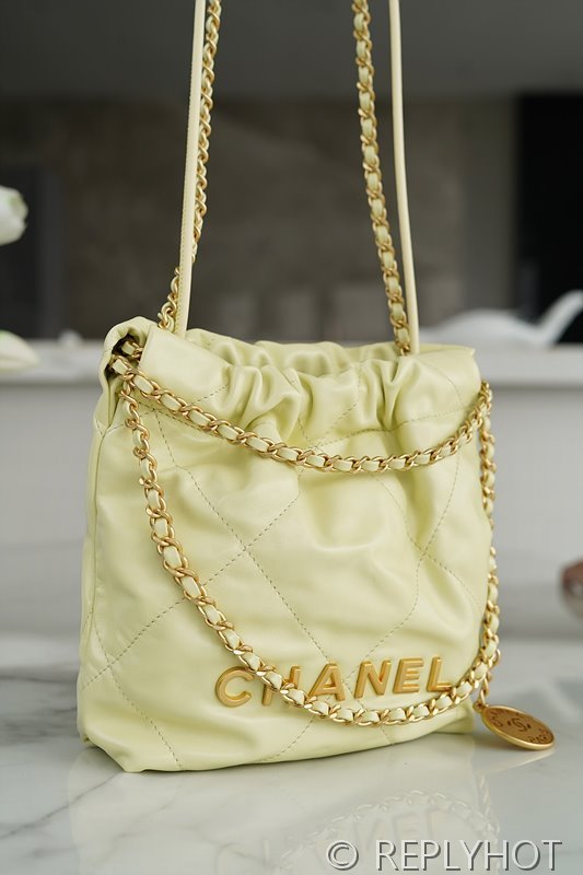 [하이엔드급] 샤넬 22 미니 핸드백 카프스킨 골드메탈 옐로우 [매장가 900만원대]