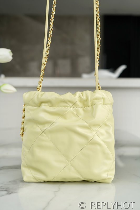 [하이엔드급] 샤넬 22 미니 핸드백 카프스킨 골드메탈 옐로우 [매장가 900만원대]