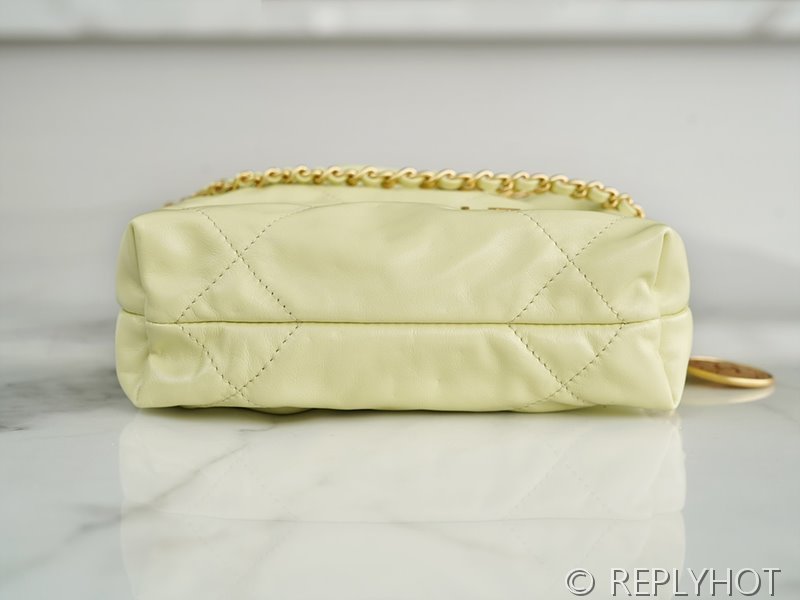 [하이엔드급] 샤넬 22 미니 핸드백 카프스킨 골드메탈 옐로우 [매장가 900만원대]