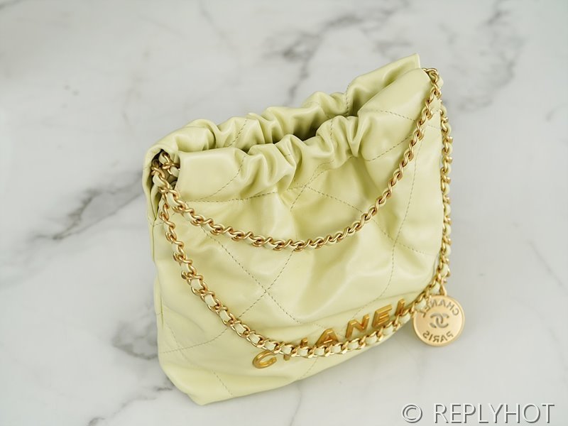 [하이엔드급] 샤넬 22 미니 핸드백 카프스킨 골드메탈 옐로우 [매장가 900만원대]