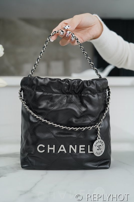 [하이엔드급] 샤넬 22 미니 핸드백 카프스킨 실버메탈 블랙 [매장가 900만원대]