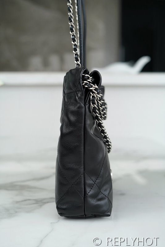 [하이엔드급] 샤넬 22 미니 핸드백 카프스킨 실버메탈 블랙 [매장가 900만원대]